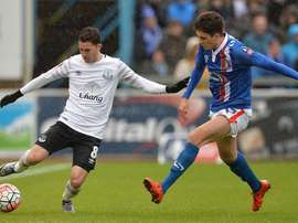Bryan Oviedo cuenta con la confianza de su entrenador, Roberto Martínez. Twitter