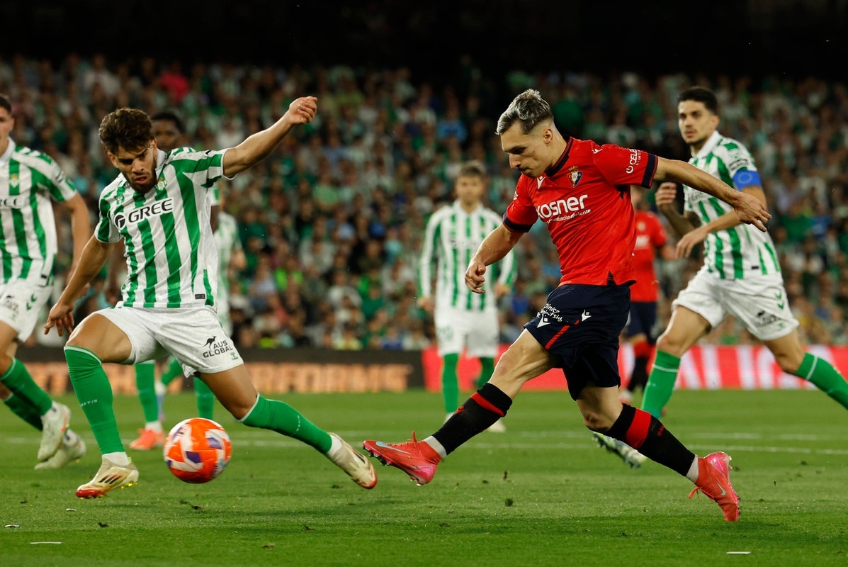 Barca keep tabs on Bryan Zaragoza amid uncertain Bayern future