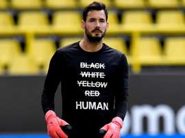 Camisas e protestos contra o racismo. Twitter/BVB