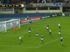 O momento do remate do meia Çalhanoglu. Twitter/SportTV