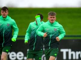 Arsenal, Chelsea e Celtic disputam jovem craque irlandês. Federación Irlandesa