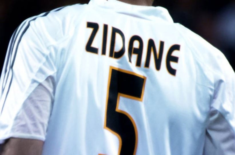 Para quién fue la última camiseta de Zidane con el Real Madrid? - BeSoccer