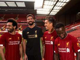 Liverpool apresenta seu novo uniforme. LFC