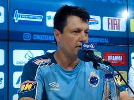 Adilson Batista segue em observação em hospital de Curitiba. YouTube/CruzeiroEsporteClube