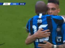 Ashley Young réussit ses débuts avec une passe décisive pour Lautaro . Captura/Movistar