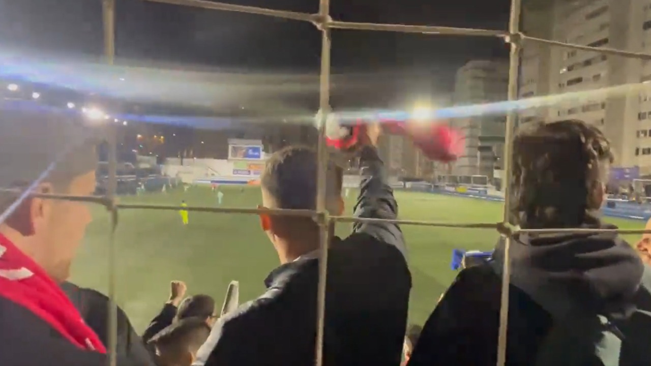 Invasión alemana: ¡200 aficionados del Eintracht 'asaltaron' el campo del Europa!