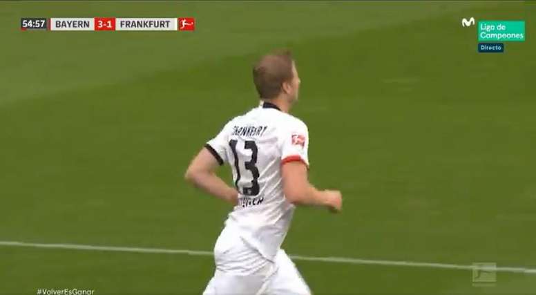 Hinteregger scored twice for Frankfurt and then got an own goal. Captura/MovistarLigadeCampeones