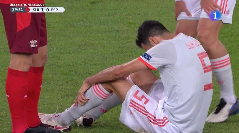 Busquets Sufre Un Fuerte Golpe En Su Rodilla Izquierda Besoccer