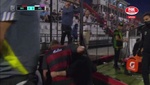 Beccacece gritó un gol mirando a la grada... ¡y lo agarraron del cuello!