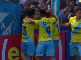 Temperley se llevó el partido a domicilio y accedió a cuartos de final. Captura