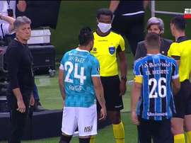 El Gremio-Guaraní se demoró... ¡porque tenían los mismos colores de camiseta. Captura/ESPN