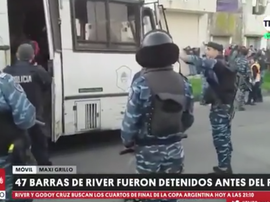 Policia detém e apreende armas de torcedores do River Plate. Captura/TNTSports