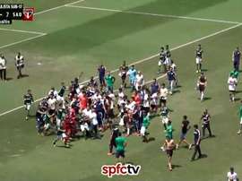 Palmeiras and Sao Paulo's youth sides got into a fight after a penalty shootout. Captura/SPFCTV
