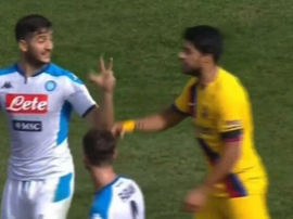 Quand Manolas rappelle à Suarez son 3-0 avec la Roma. Captura/Vamos