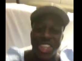 Mendy festejou a vitória da sua equipe no hospital. Twitter/ManchesterCity
