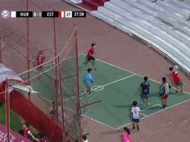 Los niños 'pasaron' del partido y se pusieron a jugar al lado de los jugadores. Captura/TNTSport