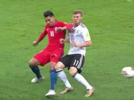 Ese codazo dejó secuelas a Werner, que no podrá jugar más en estadios con mucho ruido. Twitter