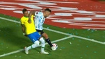 Increíble: ¡Otamendi se libró de la roja por un codazo a Raphinha!