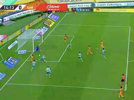 Gignac ya los mete hasta sin querer. Captura