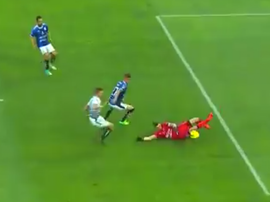 Volpi fue el protagonista negativo en el primer gol de Santos Laguna. Captura/SkySports