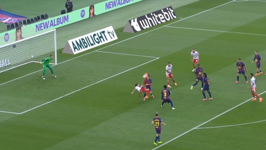 Estratosférica tijera de Witsel para empatar y opositar a uno de los goles del curso