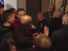 Guardiola face à l'entraîneur de Wigan. Capture
