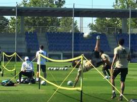 Um show de bicicletas no treino do Real Madrid. Captura/Dugout