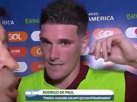 Le manque de respect d'un journaliste argentin envers De Paul. Captura/TVP