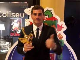 Captura de la imagen de Iker Casillas con el 'Dragón de Oro'. Twitter/Oporto