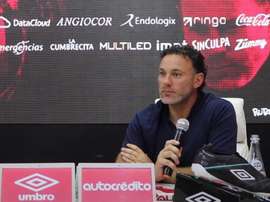 Milito, nuevo entrenador de Argentinos. YouTube/AAAJOficial
