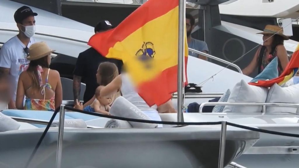 Messi, Suárez e Cesc curtem as férias em Ibiza. Captura/MundoDeportivo