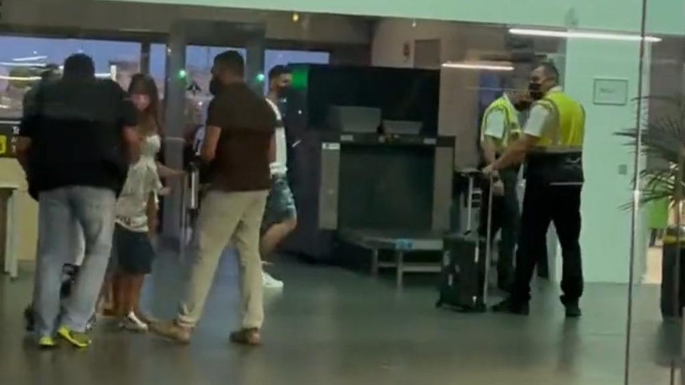 Messi já está em Barcelona para assinar sua renovação. Twitter/victor_nahe