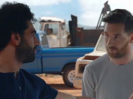 Leo Messi e Mohamed Salah são os protagonistas do anúncio da Pepsi. Captura/Pepsi