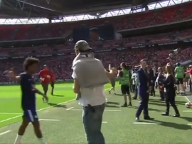 Alonso pour soutenir ses coéquipiers. Capture/ChelseaFC