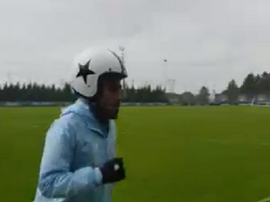 Rafinha s'entraîne sous la pluie. Captura/Rafinha