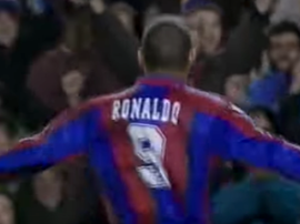 Ronaldo assinou pelo Barcelona graças a um disfarce. Youtube