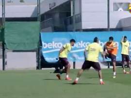 Luis Suárez marcou golaço durante um treinamento do Barcelona. Captura/FCBarcelona