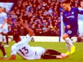 Captura de una entrada de Yerry Mina a Eden Hazard. Captura/Movistar+