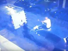 Sneijder, arrêté après avoir dansé ivre sur une voiture. Capture/AlgemeenDagblad