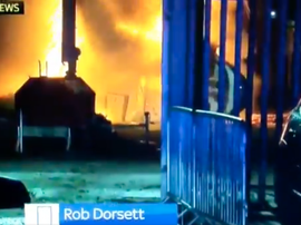 Eliccotero in fiamme all'uscita dello stadio. Captura/SkySports