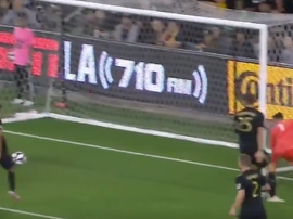 El autogol con el muslo que tuvo que hacerle muy poca gracia al portero. Captura/MLS