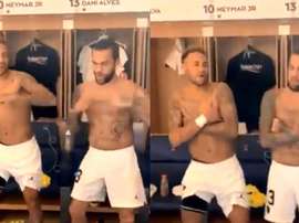Bailando y cantando: la felicitación de Ney a Dani Alves. Twitter/elchiringuitotv