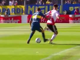El caño recordó al mítico de Riquelme en la Libertadores del año 2000. Twitter
