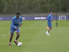 Mina volvió a ejercitarse con sus compañeros. Captura/Everton