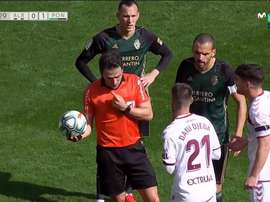Quand un arbitre signale un hors-jeu... sur une touche. Capture/MovistarLaLiga