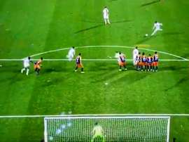 Neymar empata com golaço de falta. Captura/Vamos