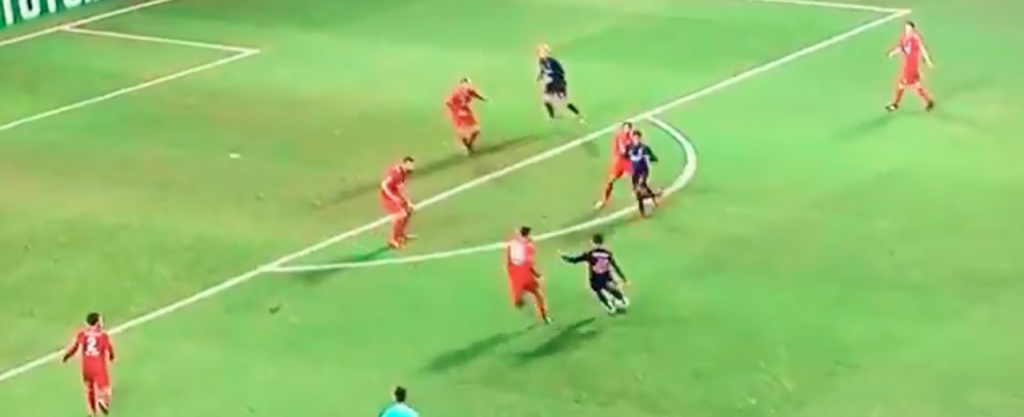 El golazo del hijo de Kluivert que está dando la vuelta a Holanda