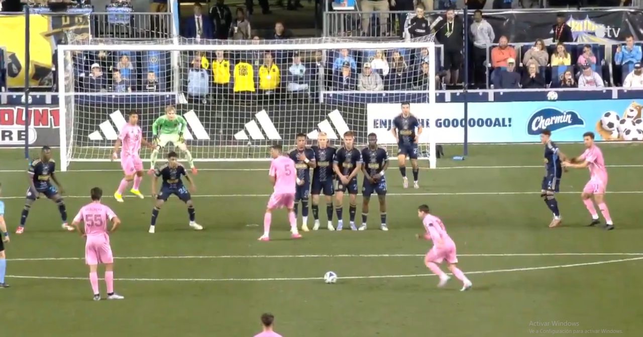Un gol de falta de Messi empuja al Inter Miami a rascar un punto