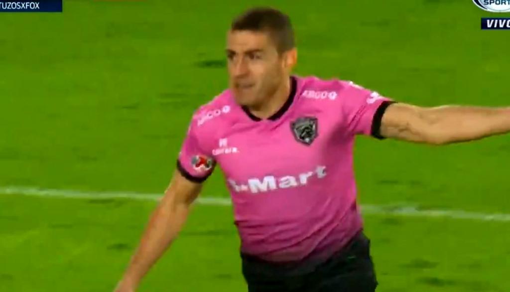 Mauro Fernández sienta a Pachuca