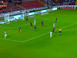 Meza inauguró su cuenta goleadora con Monterrey. Captura/LigaBancomer